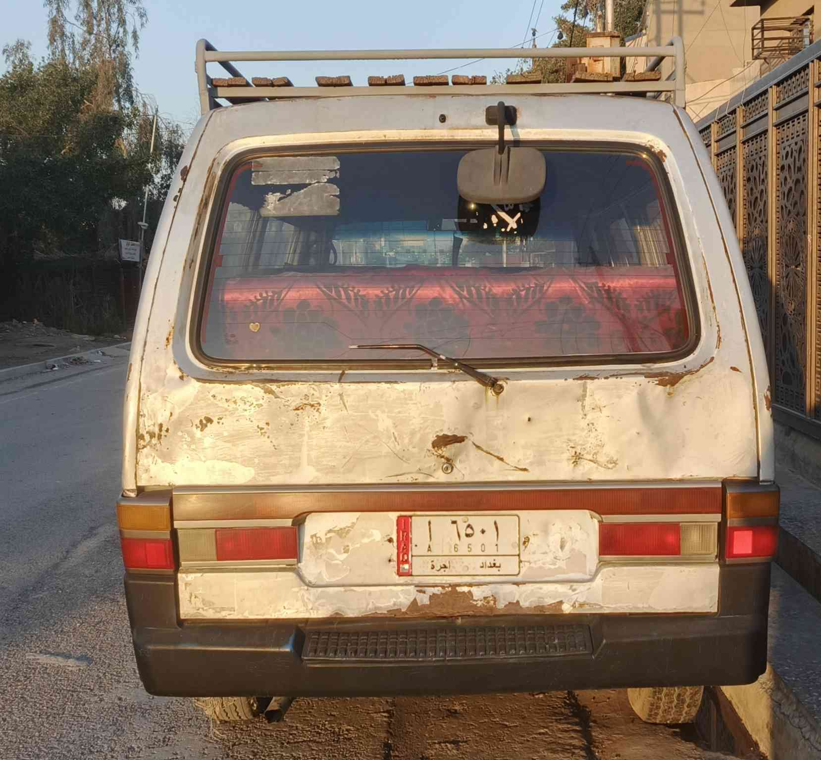 سياره بسته للبيع موديل94 السياره خيره من الله محرك مجفت جديد سياره نظيفه السياره سعرها38 بيها مجال ***********
