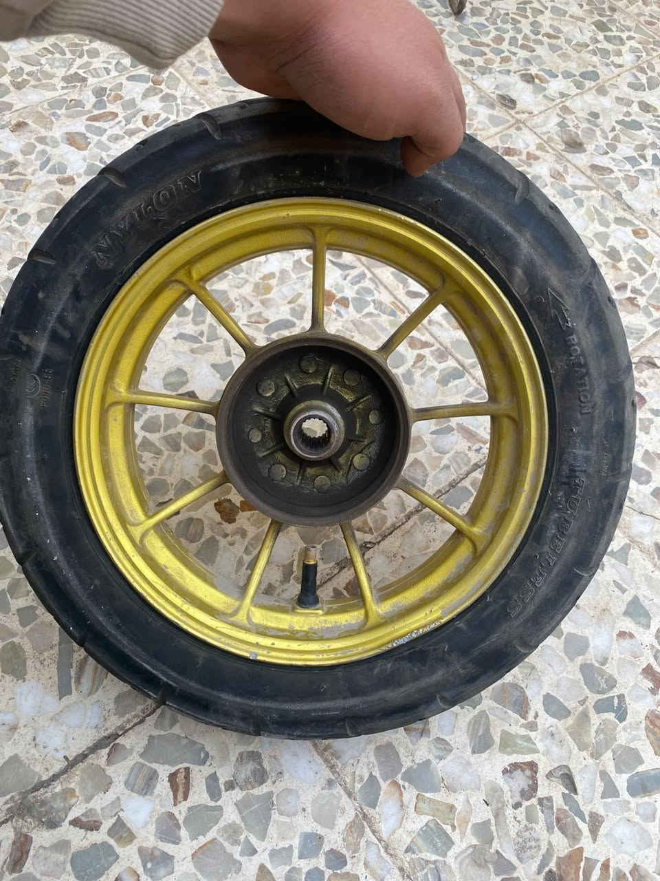 سلام عليكم غراض ماكس بلاديات كلمن و سعره كله مال رمبه بس الكابريتر تجاري أبيع ع فحص و موجود عدي سلف 49 بلادي املح


**إذا كنت صاحب هذا الإعلان وتريد حذفه لأي سبب، رجاءا أرسل رسالة إلى الدعم الفني**