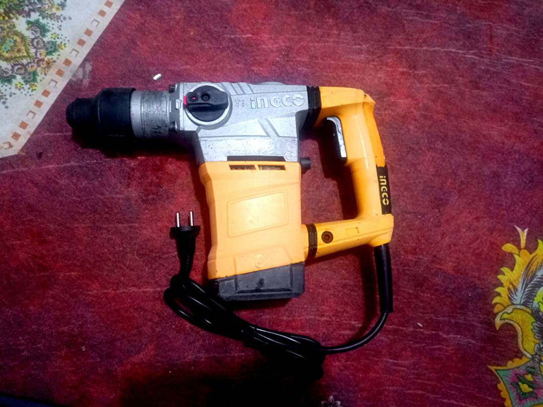 سلام عليكم 

كوسرة ماركة تام حجم 230
نضيفة سعر 65

دريل همر+ تكشير ابل لكلج ماركة انحيكو 
نضيف سعر 50 

دريل همر + تكشير بالة 
نضيف سعر 40

مكان بغداد البلديات يوجد توصيل
رقم واتساب ***********
