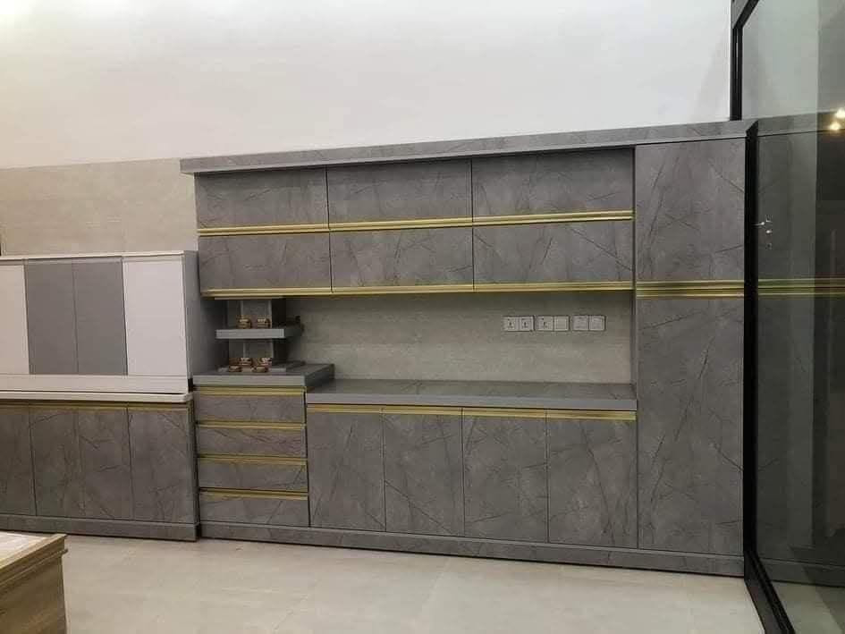 مطبخ مودرن بخامات عالية الجودة مقاومة للرطوبة، يجمع بين التصميم الأنيق وعملية التخزين الواسعة."بأسعار مناسبه للاستفسار مراسله الصفحه


**إذا كنت صاحب هذا الإعلان وتريد حذفه لأي سبب، رجاءا أرسل رسالة إلى الدعم الفني**