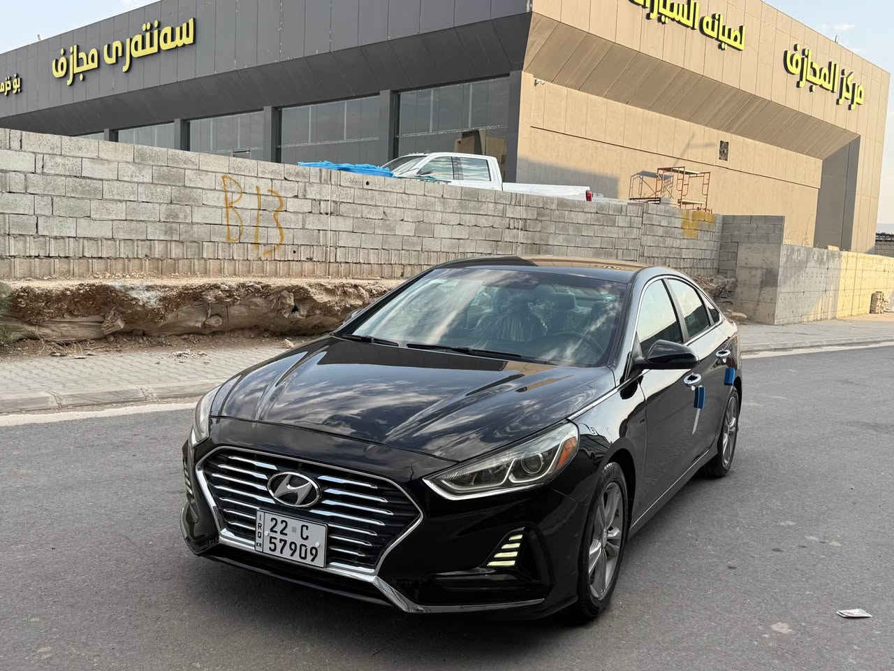 السلام عليكم للبيع سوناتا موديل ٢٠١٨ مواصفات السياره بصمه تشغيل وابواب وصندوق ذكي كشنات هيتر وكهرباء داخل بيجي تبريد مركزي السياره بيهه قطعتين صبغ  وقطعه كلير امريكا حته الدعاميات بلاديه والايتاات هم بلاديه بچم كبس گير ومكينه ممفتوحات شركه تحويل وغرامات بشرط مكان السياره سليمانيه السعر 123 ورقه ومجال بسيط
*********** السليمانية, العراق
