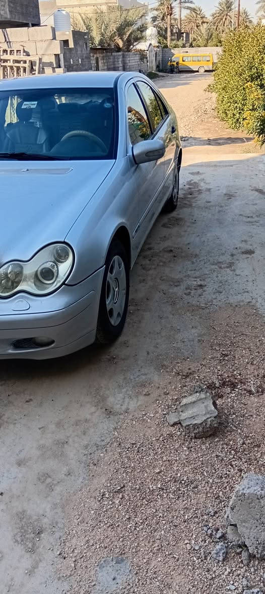 مارسيدس موديل ٢٠٠٠ ربعة سلندر بلاد مامصبوعة شاشة وكاميرا كشنات كهربائية تبريد شغال قطعتين بسمي سنوية هزة جديدة ٣١ تحكم سرعة بصمة تشغيل  للبيع او مراوس حسب قناعة *********** ***********
