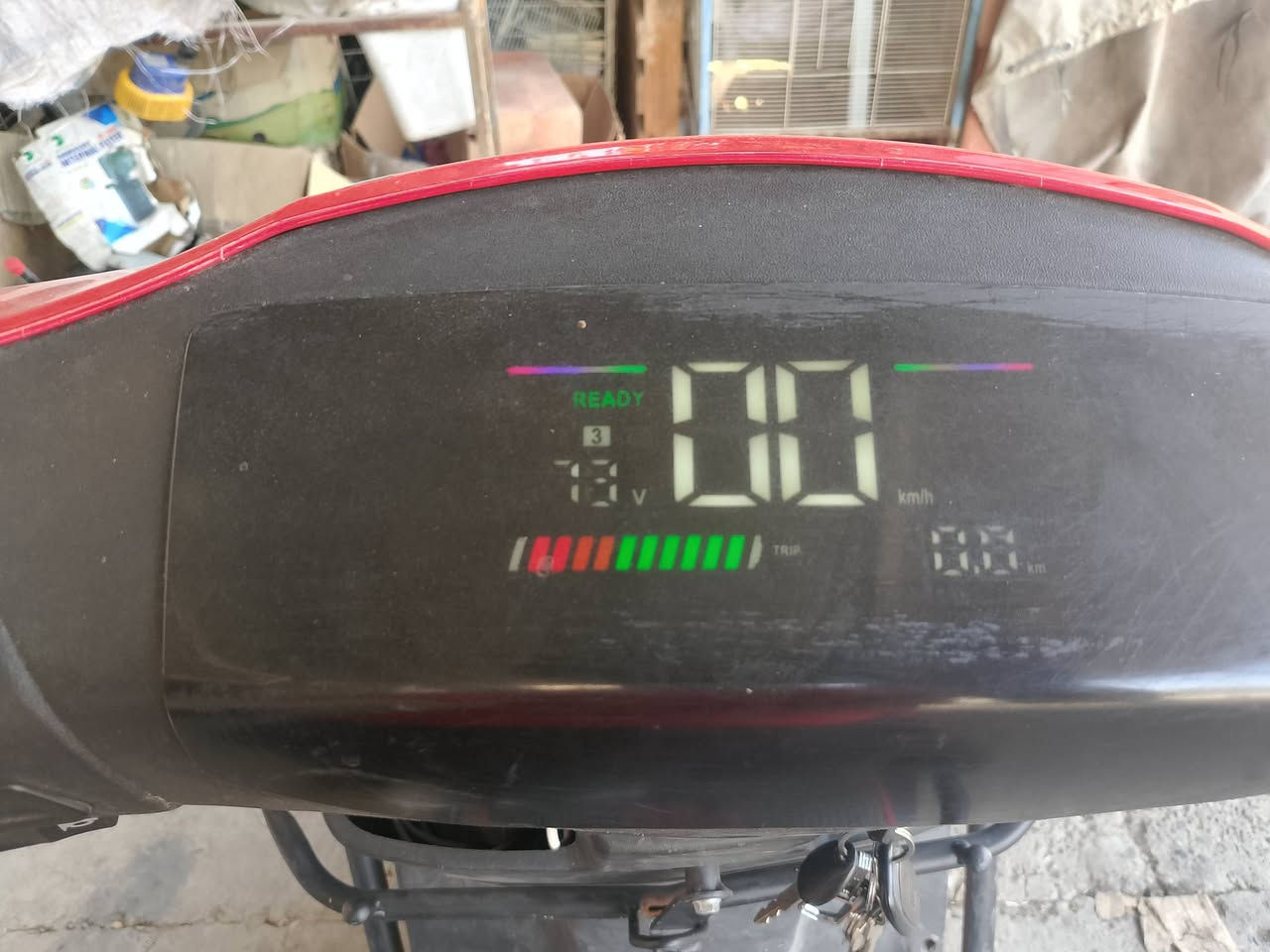 السلام عليكم ماطور شحن للبيع مستخدم اربع شهور والاسبوع خمس بطاريات وبدل تايه سعره 650 الف بي مجال للاستفسار واتساب او على الرقم *********** مكان موصل الايسر القادسيه الاولى يمشي 4 كيلوات او خمسه كيلو وات
