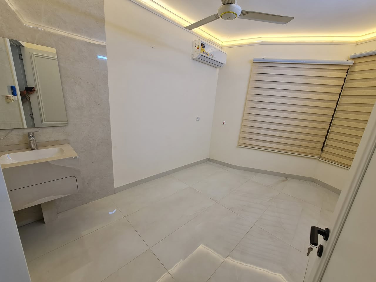 توجد عيادات طبية حديثة مجهزة في منطقة الحرية شارع العيادة الشعبية للأستفسار ع الرقم اتصال او واتس ***********
علمآ ان البناية تحتوي على
مختبر وصيدلية وطبيبة نسائية
