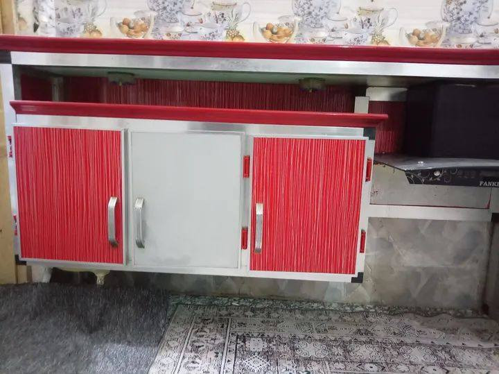 السلام عليكم كاونتر للبيع  قايس 3متر تكمه مال عمر عوزه بس هاي طبقه السطحيه و هذا المربع مال طباخ   طبقه جيبلك ب 16الف وتسويهه مو غاليه ويا ساحبه شغاله   السعر خاص او ***********
