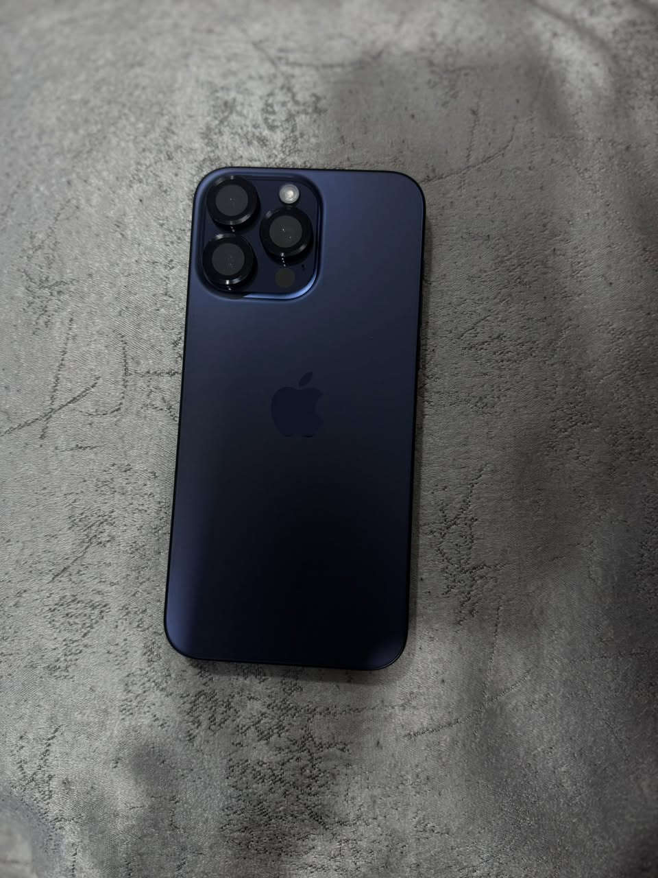 ايفون 15pro max ذاكرا ٢٥٦البطاريه 87 السعر $975 بي مجال مكان بعقوبه رقم (***********) غير منواجد على الفيس
