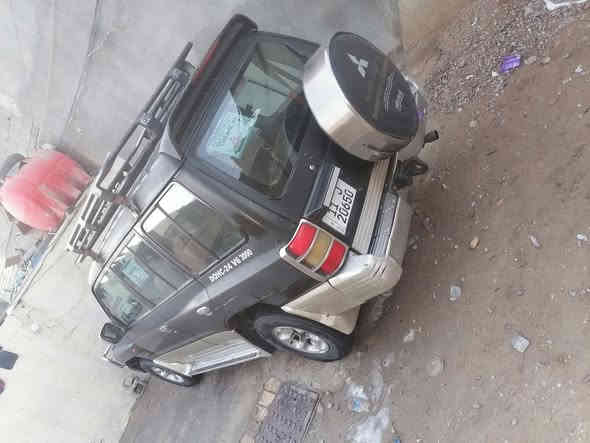 السلام عليكم للبيع باجيرو موديل 1999 رقم بغداد انجليزي گير ومكينه جدد صدر امامي خلفي جديد مكفولة من الضربه والتبديل سنويه باسمي 28 مكاني بغداد السعر 44 وبيها مجال بسيط رقم الهاتف ***********
