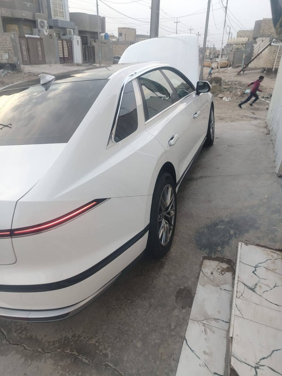 السلام عليكم
ازيرا وارد كوري 2023 كفاله عامه 
السعر 255 وبيها مجال بصيط 
رقم بغداد السياره خط واحد بس غاز 
للاستفسار/***********
