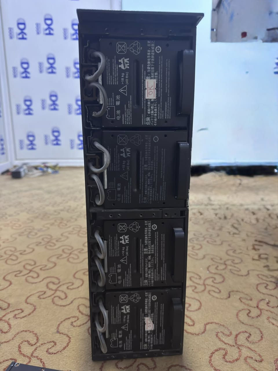 رك rack بطاريات APC متكون من 32 بطارية (اربع ركات بداخلة ) 30%استهلاك البطاريات، السعر 350 مع البطاريات


**إذا كنت صاحب هذا الإعلان وتريد حذفه لأي سبب، رجاءا أرسل رسالة إلى الدعم الفني**