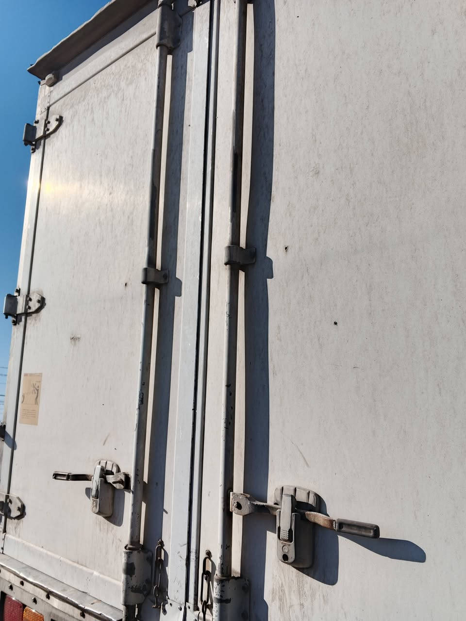 السلام عليكم ورحمه الله وبركاته باراد للبيع طوله سته جاهز بدون نقص على كمبريسر نضيف 100من 100 ينشد على سياره هينو ام شيطان جاهز لشغل السعر 30 بي مجال بسيط مكان النجف الاشرف الاستفسار ***********
