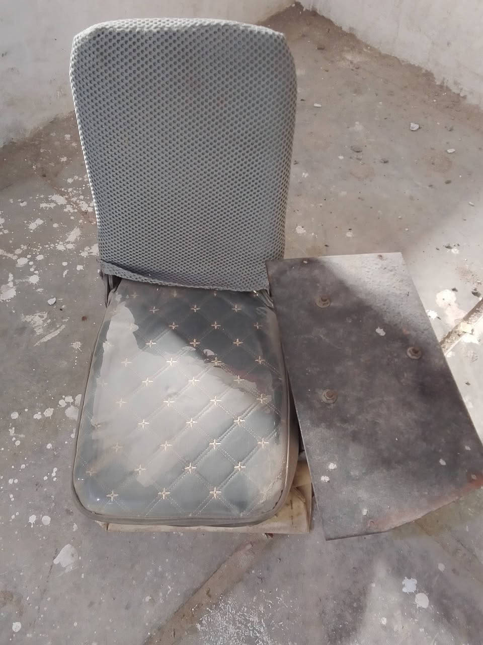 السلام عليكم كشن قلاب السعر 120وبي مجال العنوان بغداد الكماليه حي السلام شارع المستشفى رقم الهاتف  ***********
