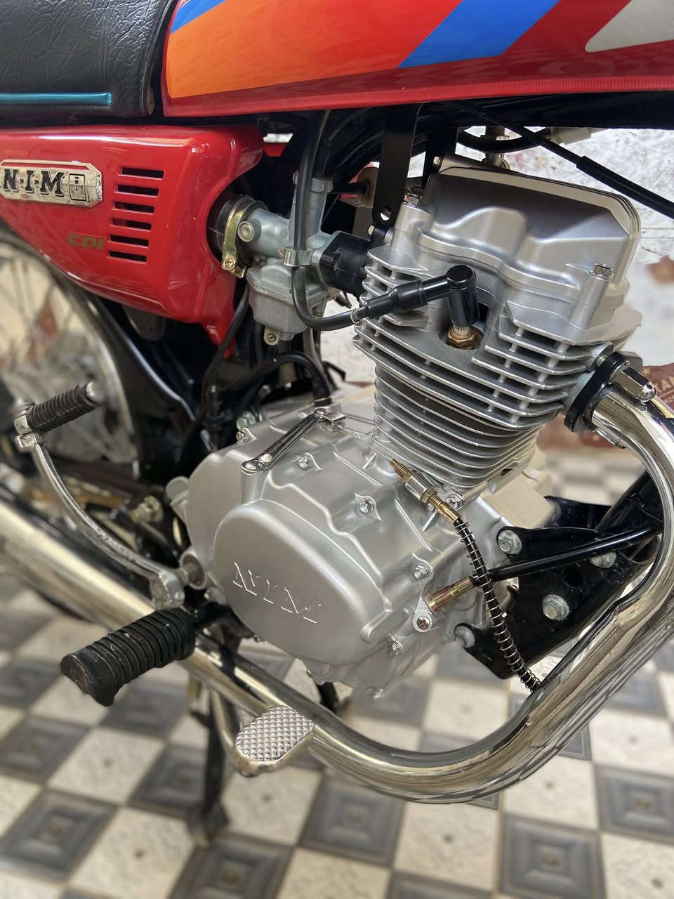 سلام عليكم  دراجه البيع  متياز مديل 25 اوراق اصولي  دراجه برغي بيها مافتوح كله شغالً دراجه خير من الله ولون مميزز مكان الدراجه بابل مسيب حي العسكري السعر 700 وبيها مجالً الشراي ودلللًً  ***********.
