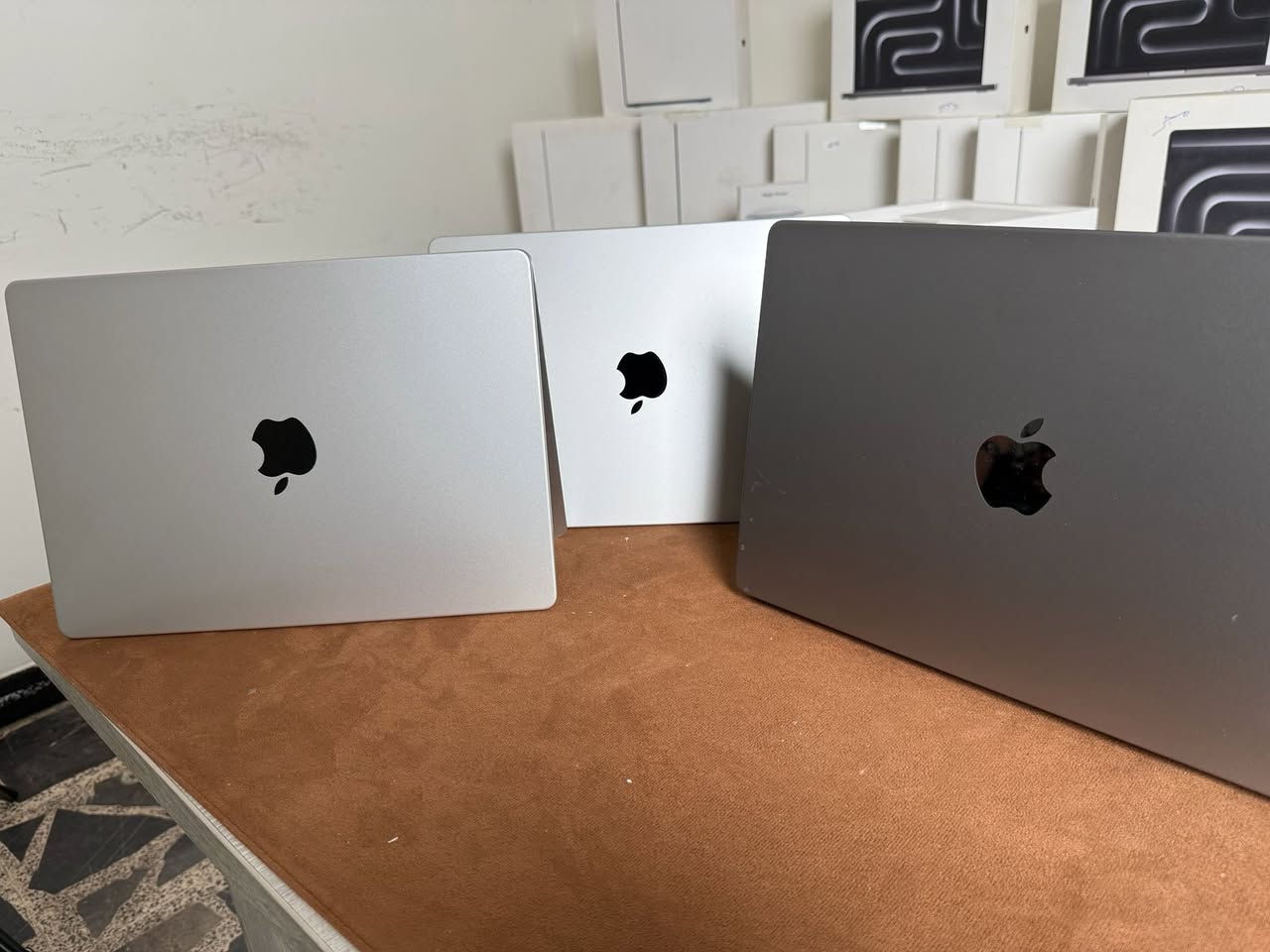 Tier3 A الاسم

شاشة Pro احترافية + تخزين 1TB + تصميم فاخر جدًا.

•⁠  ⁠MacBook Pro 14-inch (Nov 2023)

•⁠  ⁠Apple M3

•⁠  ⁠RAM: 8GB

•⁠  ⁠SSD: 1TB

•⁠  ⁠البطارية: 100%

•⁠  ⁠عدد الدورات: 38 - 35- 75

•⁠  ⁠السعر: 2,100,000 دينار فقط

•⁠ كيبورد عربي - انكليزي

•⁠ المحتويات: كارتونة - شاحنة - كيبل

•⁠ متوفر ٣ قطع (رصاصي فاتح عدد٢ - رصاصي طوخ عدد١)

‎جهاز وكالة ماستر العراق.


**إذا كنت صاحب هذا الإعلان وتريد حذفه لأي سبب، رجاءا أرسل رسالة إلى الدعم الفني**
