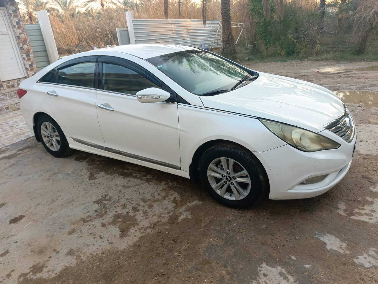 السلام عليكم سوناتا 2011 خليجي 2400 رقم بغداد باأسمي بيه جاملغ صبغ وبنيد مبدل وباب نفس اللون 
مكانه حله ابي غرق 
سعره 110
رقم ***********
