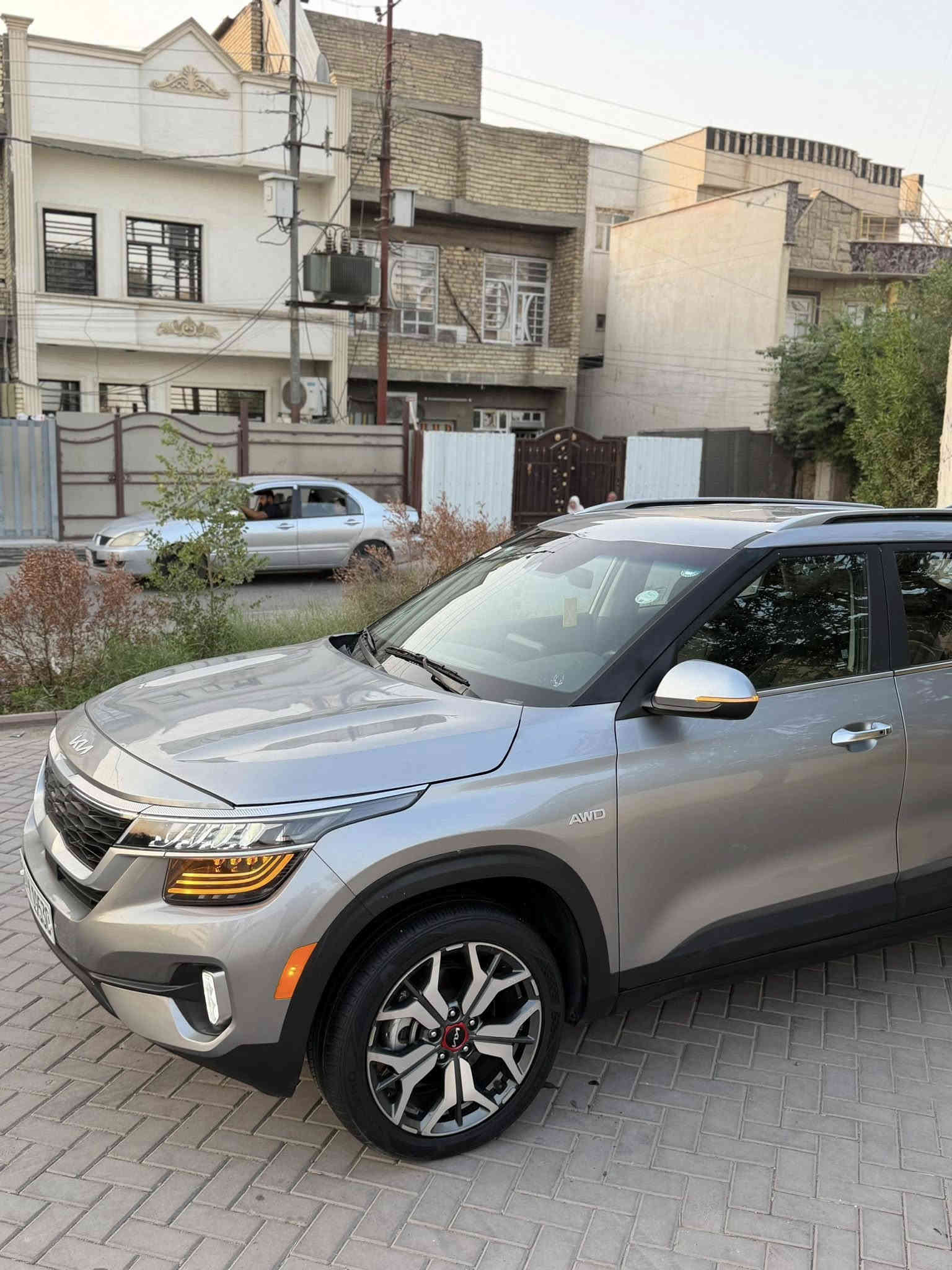 كيآ سيلتوس 2023 أعلى فئه SX فول موآصفات بأستثناء السلآيد (ماشيه 18 الف) ضررها بسيط
جميع الأربآكات سليمه ✅ 
أربيل الرقم الجديد ، تحويل ثآني يوم ✔️
الموآصفات :
بصمه ، تشغيل ، أبوآب ، صندوق ،
تشغيل عن بعد ، تحكم ذآتي ،
قطعتين تبريد ، تبريد ثلج ، 
فول كشنآت جلد ، كشنات كهرباء ، 
أنآره داخليه متغيره الألوان 🌈 ، 
رادارات اماميه ، جانبيه ، خلفيه ، توقف امامي خلفي
فول عدسات 4 زنون ، فول لدآت أماميه LED
الأشاره لدآت ، ويل كب گروم مشبك ، 
شاشه تاب كبيره ، سستم صوت سماعات BOSS
دكمه فور ويل ، فول لدات خلفيه وحساسات ، 
دكمه اوتو ستوب ، دكمه تحديد مسار ، دكمه اوتو هولد ، دكمه مانع انحدار ، دكمه ABS , درآيف مود
4 أنضمه قياده ، شحن لآسلكي واير ليس ، 
هاند بريك بصمه ، تتفئه كشنات ، تبريد بيانو ، 
فول تحكم ستيرن ، ستيرن حرف D دعايه ، 
شاشه عرض تعليمات وسطيه ، محرك توربو 🚀
دكمه تحكم اناره ، اشاره مري جانبيه ، 
________________________
السعر 158 مجال بسيط 
المكان بغداد الكرخ للأستفسار 
***********
