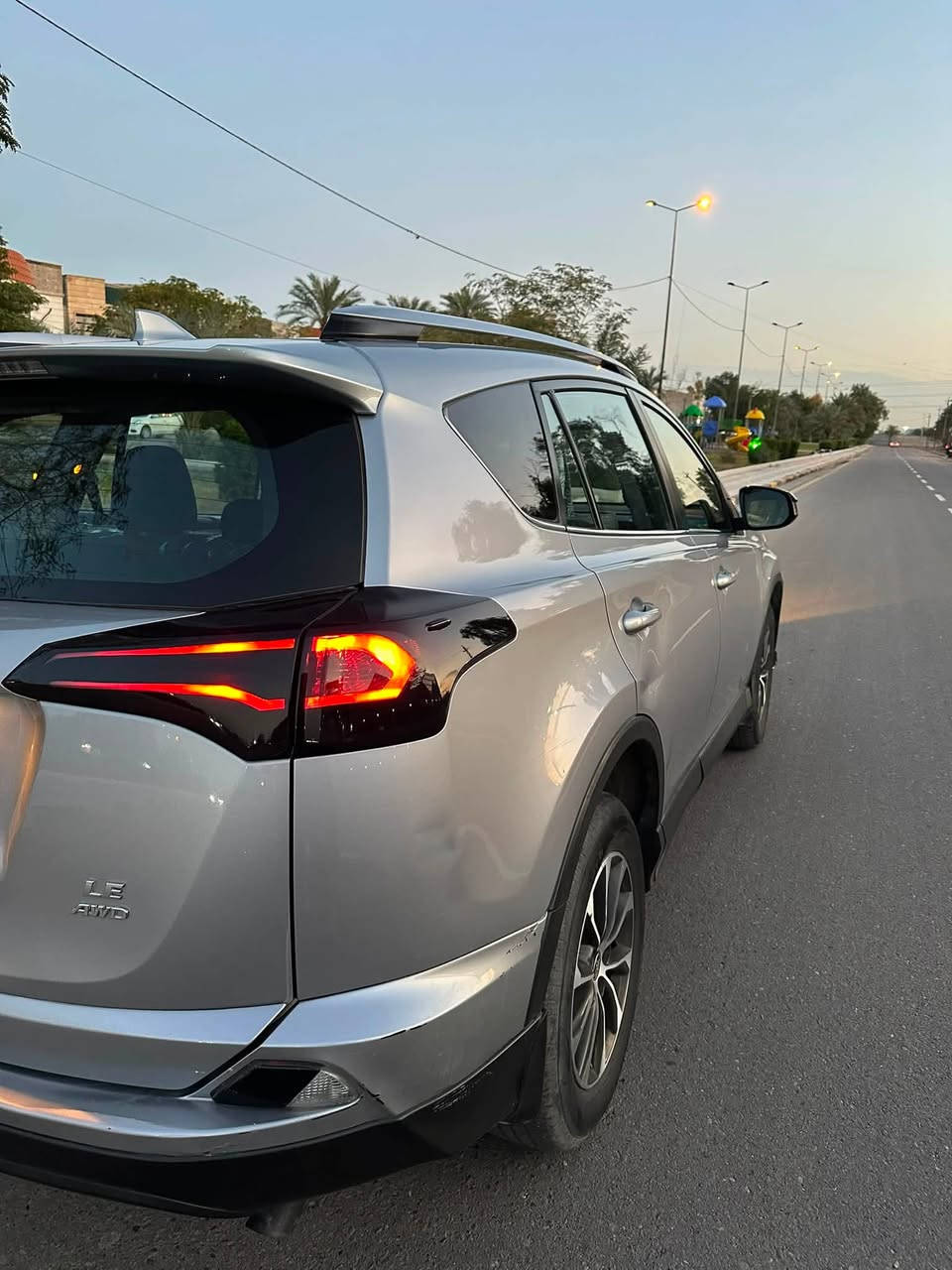 السلام عليكم
من رخصة الادمن المحترم 💙

راف فور RAV4 2018 وارد امريكي 

حادثها جاملغ امامي جهة السايق وشبر من الباب والبنيد بدون دواخل   ايرباكات سليمة وصور الحادث مرفقة بالمنشور  السيارة ماشية 105 الف كيلو متر  ، محرك 2500 اربعة سلندر ، تدفئة تبريد ثلج  .

مواصفاتها:

ويل كب

 رادار امامي

كامرة خلفية

تحكمات ستيرن

شاشة اعطال

نظام الخروج عن المسار

دفع رباعي AWD

تدفئة ستيرن 

 3 انظمة قيادة sport ,ECO,normal 

السيارة رقم بغداد الماني

السعر:162 ورقة 

رقمي : ***********

مكان السيارة بغداد العامرية
