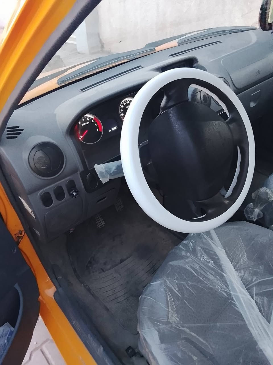 السلام عليكم
سايبه موديل 2024 
غاز بنانزين 
بيه بارد بل جاملغ الامامي ومعدل نفسه بدون صبغ 
وبيه شخط اثر خباثه ماماثر 
السعر 68 وبيه مجال
مكاني بغداد 
***********
