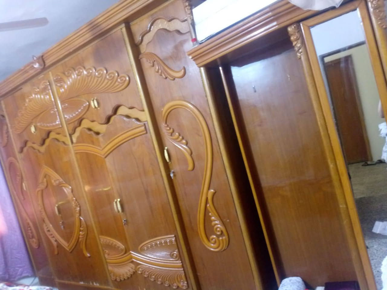 غرفة صاج نضيفة ب٦٥٠ التواصل ع الرقم ***********
