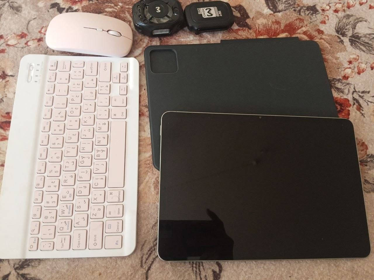 🔥 Xiaomi Pad 7 - نسخة 256GB 🔥
✅ التابلت نظيف جدًا واستعمال شخصي وخفيف.
✅ الشاشة والأداء ممتازان.
✅ نسخة عالمية (Global) مع آخر تحديث HyperOS 3.
✅ يجي وياه:
⌨️ كيبورد بلوتوث.
🖱️ ماوس بلوتوث.
🛡️ كفر حماية.
❄️ مبرد (Cooler) لتبريد التابلت عند تشغيل الألعاب الثقيلة مثل PUBG.
⚡ الشاحن الأصلي 67W مع جميع ملحقاته.
📝 ملاحظة بكل أمانة: يوجد فطر صغير جدًا بالشاشة، غير مؤثر على اللمس أو الأداء أو الاستخدام اليومي، ومبين بالصور.
📲 مراوس بجهاز شعندك اعرض 
📍 الموقع: ( الديوانية )


**إذا كنت صاحب هذا الإعلان وتريد حذفه لأي سبب، رجاءا أرسل رسالة إلى الدعم الفني**