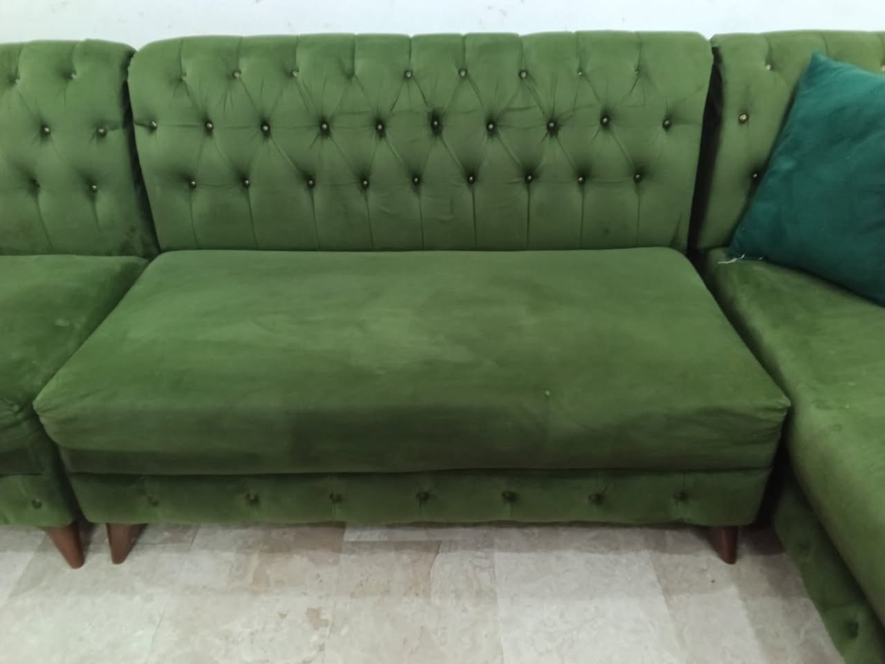 كورنر للبيع لون زيتوني
سلام عليكم عندي هذا الكورنر للبيع استعمال قليل كُلش نظيف مثل ما موضح بالصور ويا كرسي مفرد وعيبه بس بالتخم وره الكوشه زرف صغير مال فحماية قياسة الطول كل الكورنر 5امتار و70سم والعمق 90سم  نظيف جداً يحتاجله تنظيفه خفيفه يعني كورنر ويا كرسي. وسعره450 وبي مجال بسيط مكاني الكاظمية جكوك للتواصل خاص


**إذا كنت صاحب هذا الإعلان وتريد حذفه لأي سبب، رجاءا أرسل رسالة إلى الدعم الفني**