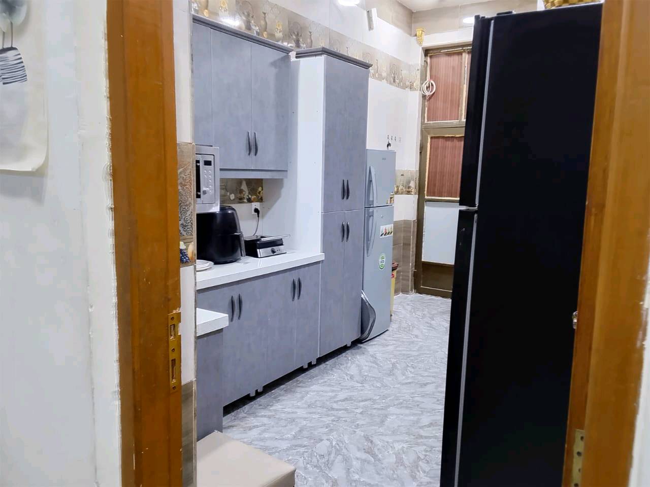 دار للبيع طابو صرف المساحه  150 متر بناء حديث 2024  كامل مكمل مابي نقص 
الطابق الأول استقبال وغرفه  ومطبخ مع الكاونــتـــــر مع الطباخ التركي مثل ماوضح بالصوره وصاله و حمام 
الطابق الثاني 3 غرف وصاله  العنوان بغداد المدائن  حي (التصنيـــــــــع)   الاستفسار والاتصال الرقم هـــ‏‪***********‬‏

(جيب غراضك واگعد)
فؤل ومكفول