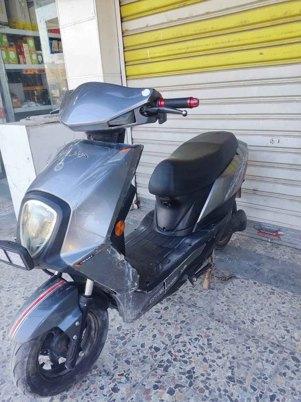 دراجه شحن نوع حيدر النيار
بطاريات جدد صارلهن 3 اشهر من بدلتهن

نضام بصمه وسويج

كفراتهه تعبانه
لايت شغال
بك لايت شغال
اشاره متشتغل
بريك خلفي عطلان

الدراجه خير من الله تودي وتجيب ومشيهه حلو سرعتهه 80

العسر 400 وبيهه مجال
مكاني بغداد الشعب رقم الهاتف ***********
