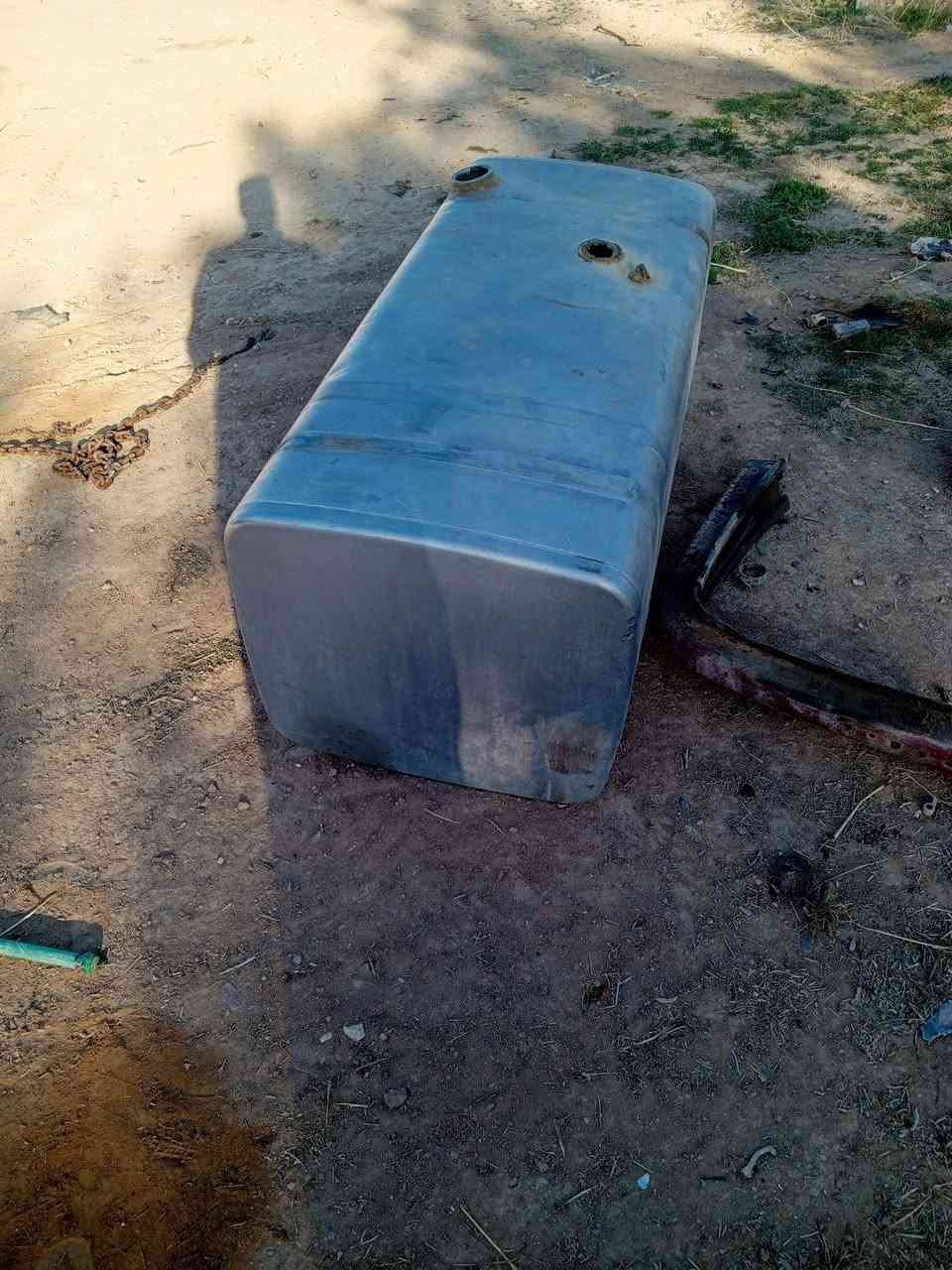 سلام عليكم تانكي كاز فافون هوء قواعده لسعي 600 لتر مكان لفلوجه السعر 200الف قفل ***********+++***********
