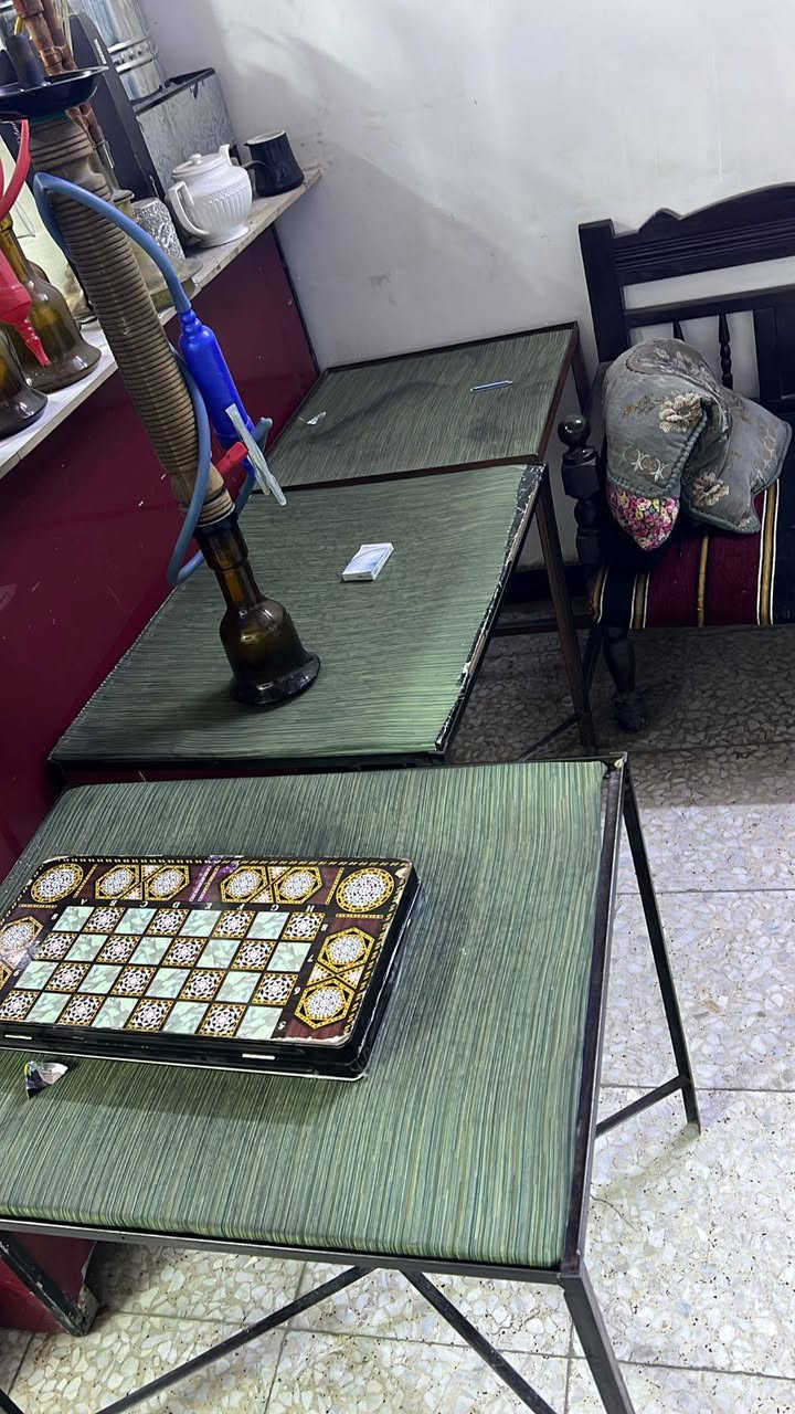 السلام عليكم ميوزه دومنه عدد 3  حديد و4خشب يطبك وكراسي 8 نراكيل 22 نركيله مطبوعات غراض كوفي كامله 
***********
