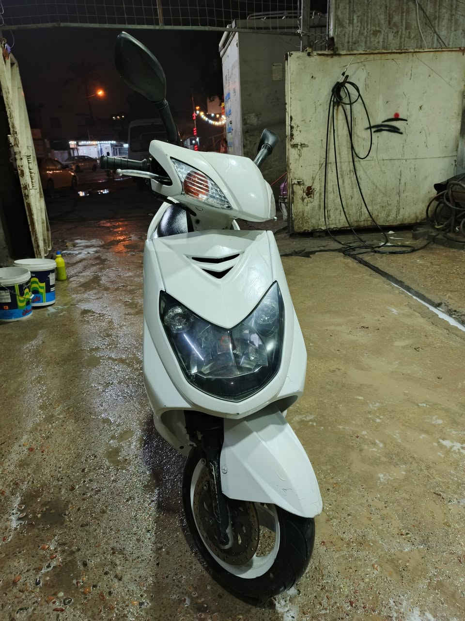 السلام عليكم
سكنس فحل نوزل 

مكينه بلاديه تخبل

بيها عدسه عالي ناصي

كهربائيات كلها شغاله

السعر 650وبيها مجال شيء بسيط
*********** بس واتساب
مكاني بغداد الاعضمية
