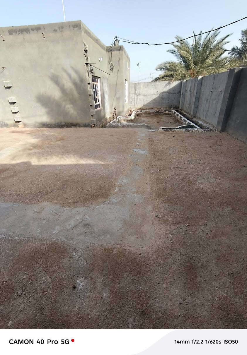 دار للبيع منطقه ابو صريفه نزلت ال بيده مساحه ٣٠٠طابو زراعي غرفتين وصاله جاهزات الباقي اساس حجر لبايب مالماي  جوا يصعد بدون ماطور كهرباء محوله بل باب للستفسار الاتصال ع هذا الرقم ***********
