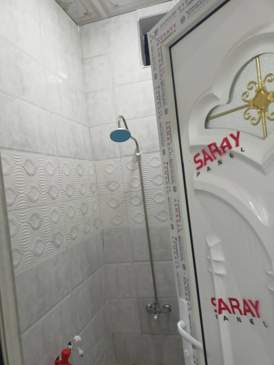 بيت وقف سني اصولي امسجل وكامل بيت جديد استوه كمل البيت مساحته 125متر البيت كله رباطات ارضي وفوك شبابيج بس سقف سندويج مثل ماموضح كدامكم البيت يتكون من قرفتين قرفه خمسه في اربعه والقرفه ثانيه اربعه في اربعه صاله اربعه في اربعه مطبخ اربعه بربعه منور حمامات خارجيه وداخليه دوانيه اربعه بربعه طارمه بيت كلش مرتب +مقطورا+كيزر+ماطور بس جيب قراضك وتكعد 
مكان البيت طريق ابوكوصرا يم سنتر طه شارع حسينيت لقمار الربعه كلش تبليط يمك ماي كهرباء كلشي متوفر 
سعر البيت 40وقابل لتفاوض للستفسار اتصل على رقم ***********
