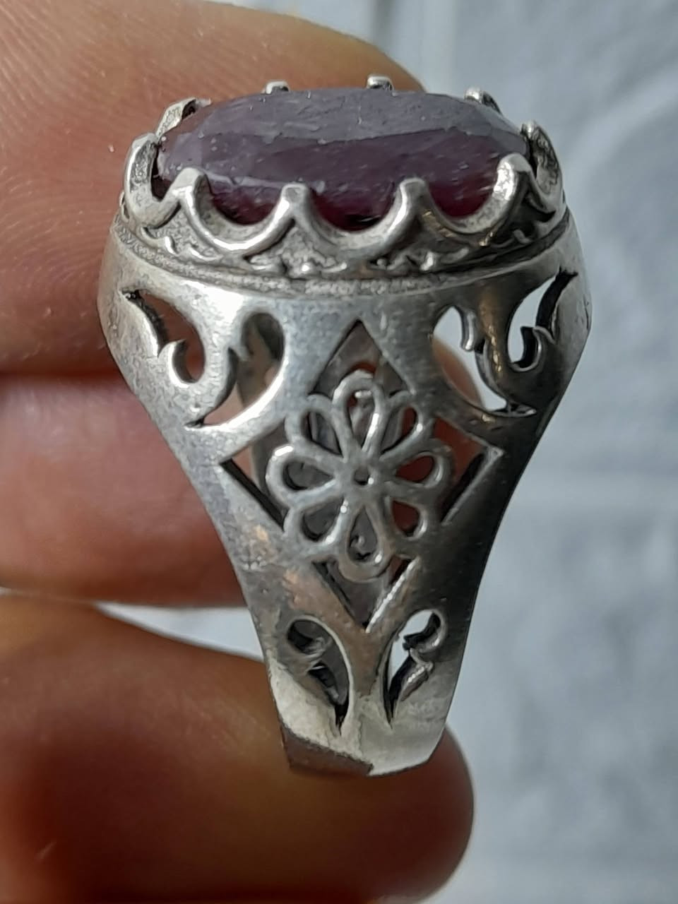 #ياالله
السلام عليكم ورحمة الله وبركاته 
نقدم لكم كل ماهو جديد ومميز 
متابعينا الكرام نقدم لكم خاتم فضه عيار 925 بحجر ( ياقوت افريقي فرط رمان قديم ) صياغة  وجميلة بسعر (80) الف والتوصيل (  5 )   اقوى عرض تحطيم الاسعار  للحجز والاستفسار مراسلة الصفحه او الاتصال على الرقم يوجد واتساب ‎0774 784 6745 يوجد توصيل الى كافة محافظات العراق 🇮🇶 🇮🇶
