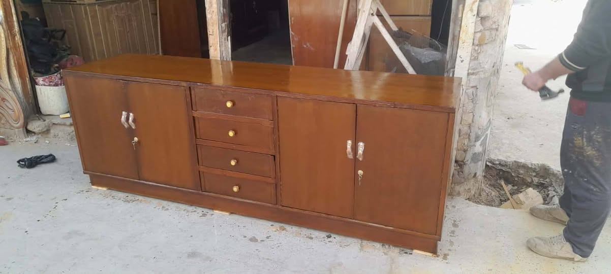 محل ياسر النجار 
كنتور 6 باب نجارة السعر 200 كنتور بابين السعر 100 بوفيات عدد 3 قياس مترين ونص السعر 2/ على 125 ووحدة ب100 وبوفية قياس مترين  ب90 چرابي عدد 2  الوحدة على 50 كومدي جرارات ب15 كنتور 3 باب ب 175 ميز تواليت عدد 2 الواحد ب 45 ميو بابين ب20 العنوان بلد سوق المسقف قرب جامع بلد الكبير  للأستفسار الإتصال *********** او مراسلة الصفحة
