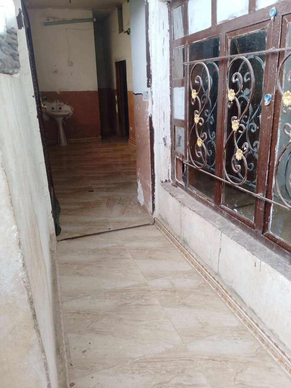 مشتمل طابق ثاني استقبال +غرفه نوم +مطبخ +صاله +صحيات رقم الموبايل ***********
