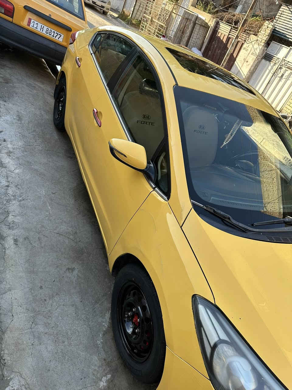 السلام عليكم فورتي البيع 20014 امريكيه حادثها باب وجاملغ اليسره سياره جهازه من كلشي تخم تايرات جديد سياره بسمي السعر 90 ورقه/ *********** العنوان بغداد دوره
