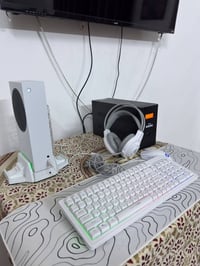 اكس بوكس سيريس اس جهاز استخدام 3 اشهر وبسيط جدا نضافة 100% السعر 450 ا...