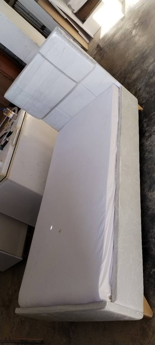 دوو دانە سیسەمی لۆک دەستکردن بەکار نەهاتوون دۆشەکیان اسفنج موادی  اسڵی دەستکردن‌.حاجیاوا
***********
