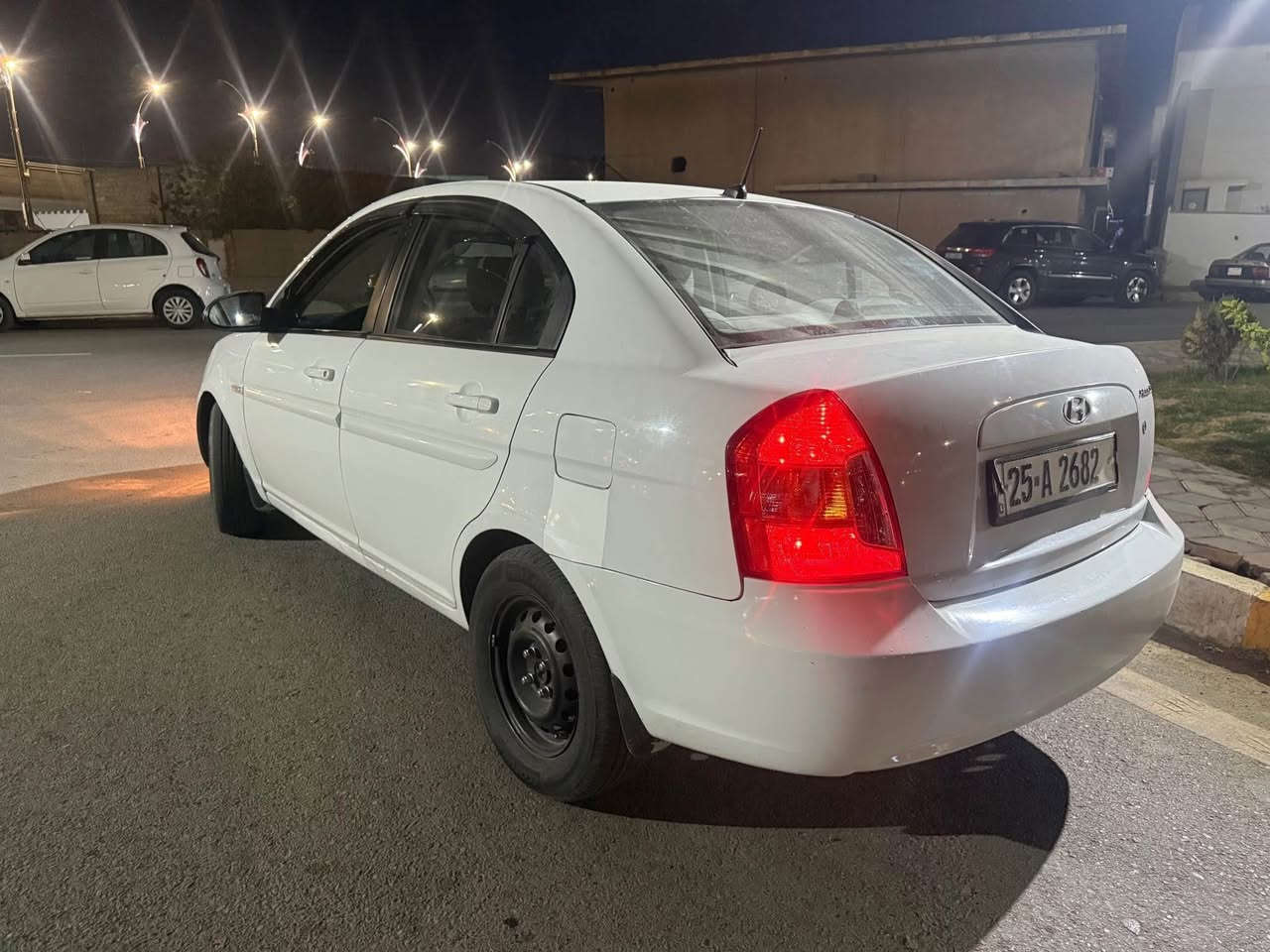 السلام عليكم 
مستعجل بالبيع 
اكسنت موديل 2008 كير اوتوماتيك سيارة بيها 3 قطع تبديل بلادي نفس لون و قطعة صبغ و بيها اشوية دواخل بل حوض الخلفي 
سيارة جاهزة سنوية جديد رقم جديد 
وبي بطاقة بنزين مكاني كركوك 

‭***********‬ كركوك, العراق
