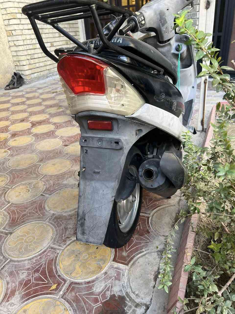 سلام عليكم 
ماكس منغولي دراجه بلاديه كامله مكمله 
كفرات اشاير دشبول بكلايت خلفي
كهربائيات شغاله ما عده لماصده لماميه بيها طبك وايرات وبريك امامي يرادله كمجي  . خلفي شغال .
دراجه مكينه مجفته عله ايدي غراض بلاديه بوشه بستم 
صالنصه اف ام رياضي دراجه غير لذكرته نقص برغي مابيها 
السعر 550
العنوان بغداد البياع رقم الهاتف ***********
