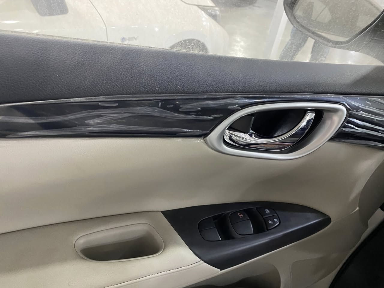 السلام عليكم 
نيسان سنترا  (2025 زيرو )
ضمان شركة السور ثلاث سنوات 

أهم المواصفات:
🔹 محرك اقتصادي 4 سلندر 1.6L
🔹 ناقل حركة أوتوماتيك

🔹 شاشة وسطية كبيرة & كاميرا خلفية
🔹فتحة سقف ( سلايد )
🔹 تحكم بالمقود 🎛️
🔹 تكييف قوي ❄️
🔹 أنظمة أمان وثبات عالية

✨ سيارة عملية، مريحة، واعتمادية

السيارت جاهزه لوحات وسنوية ع سيارة مثبت 

السعر ( 21 مليون عراقي و 250 الف )

☎️ ***********
