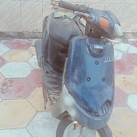 دراجه بتره للبيع بس هندرها خربان مكينه شغاله مابيها شي  سعر 100 وبيها ...