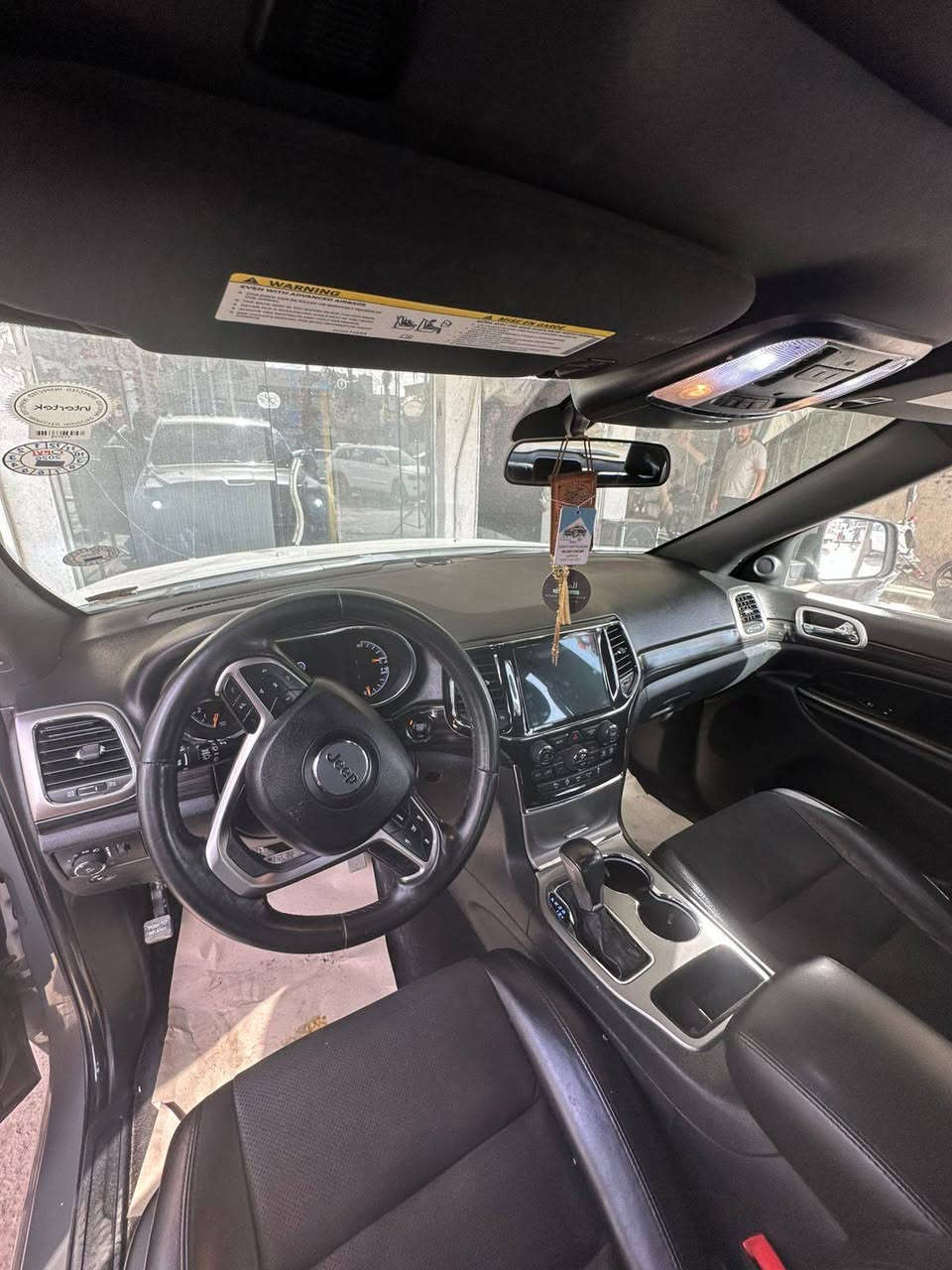 السلام عليكم
جيب بلاك توب  للبيع موديل 2021 رقم اربيل ماشيه 72 ميل السياره جاهزه من كلشي حادثها موضح بالصور ( بدون دواخل)
اني مكلف بالنشر 
رقم صاحب السياره ***********
