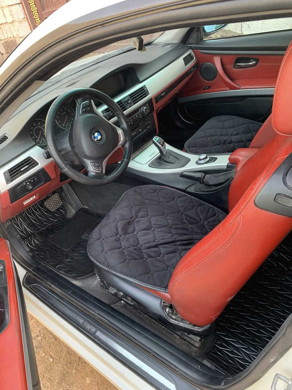 السلام عليكم للبيع e92 رياضي تك باب صبغ عام جمالية كفالة ايرباكات ولغود وتكم مبدل بيها جاملوغ ودعامية رقم بغداد 
مكانها ديالى قضاء الخالص 
السعر ٩٥ وبيها مجال 
الشراي يتصل وهذا رقمي***********
