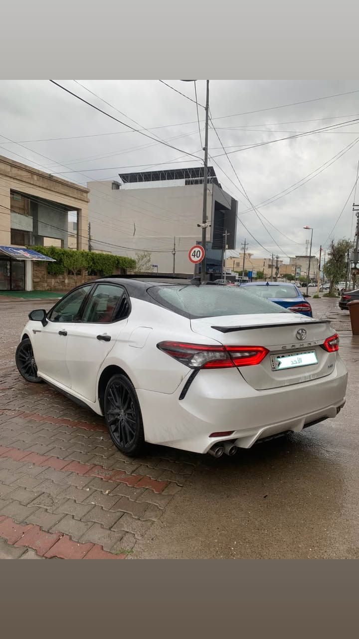 ▪️تويوتا كامري : 2023 Toyota Camry  ▪️
▪️للون ابيض صدفي ، سيارة حيل نظيف ▪️
▪️مواصفات : Xse فوول سقف اسود بيلادي ▪️
▪️سلايت ، دواخل جلد و احمر ، بصمة و شاشة▪️
▪️محرك V4,2,5 . كبس ماشي 68 الف ميل ▪️
▪️رقم اربيل دولي ، سنوية و هزة جديد ▪️
▪️سيارة فقط جاملغ خلفي صبغ ، مكانين تعديل ▪️
▪️سيارة نظيفة و مرتبة بدون مصاريف جاهز ▪️
▪️ايرباكات سليمة بيلادي ، شوية دواخل صندوق ▪️
▪️عنوان اربيل تحويل غرامة بشرط *********** ▪️

▪️سعر /  ٢٣٠ $  بيها مجال ▪️ أربيل, العراق
