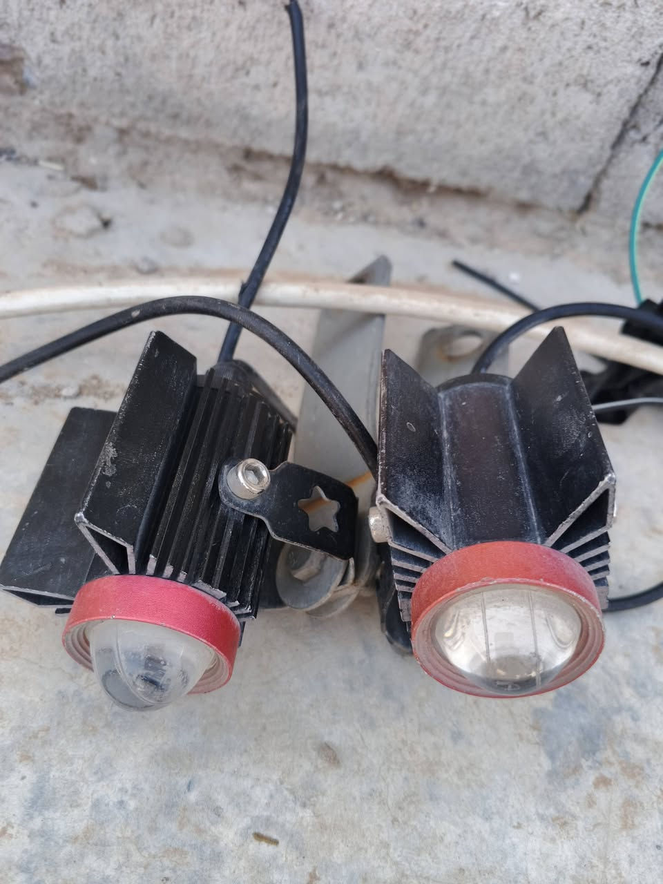 ئەم عەشیانە بۆفرۆشتن بێکێشەیە
کابێتە ۲٥۰ کەویار لۆکە 
کابرێتە ۲۰۰سپۆڕت
کابێتە ۱٥۰ 
شۆێنە شەحن
لایتی زینۆن عەدەسە
ساڵەنسەی کاتم 
سنوقی بان ماتۆڕ بۆ هەموو ماتۆڕی ئەگونجی
***********
