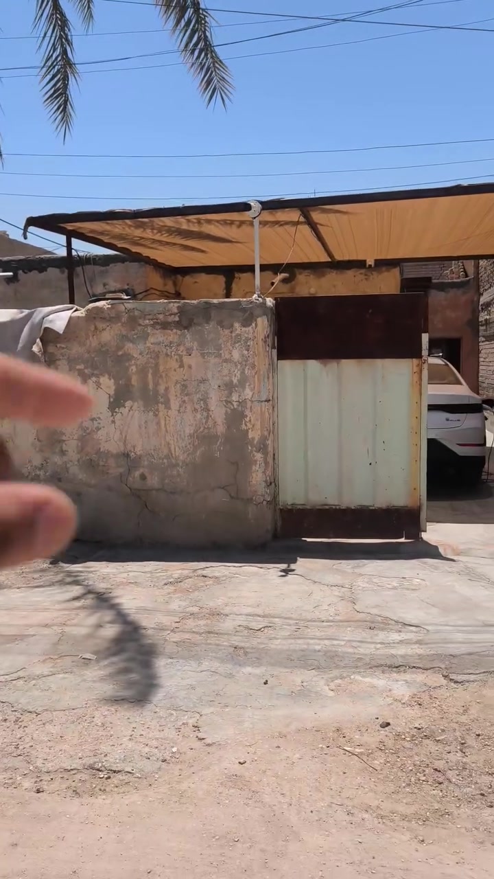 بيت للبيع بسعر مغري 😍 
سعر 85 مليون و بي مجال 
طابو صرف حر بأسم راعيه 
المساحه / 200 متر 
الموقع حي السلام / خلف اسواق سيد رعد مباشر قرب منتزه و مطل على ثلاث شوارع 
اذا احببت الاستثمار ابيعلك البيت قطعتين على 100 متر بسعر 50 يعني ربح مباشر 
للاستفسار اكثر الاتصال بالرقم 👇 
***********
