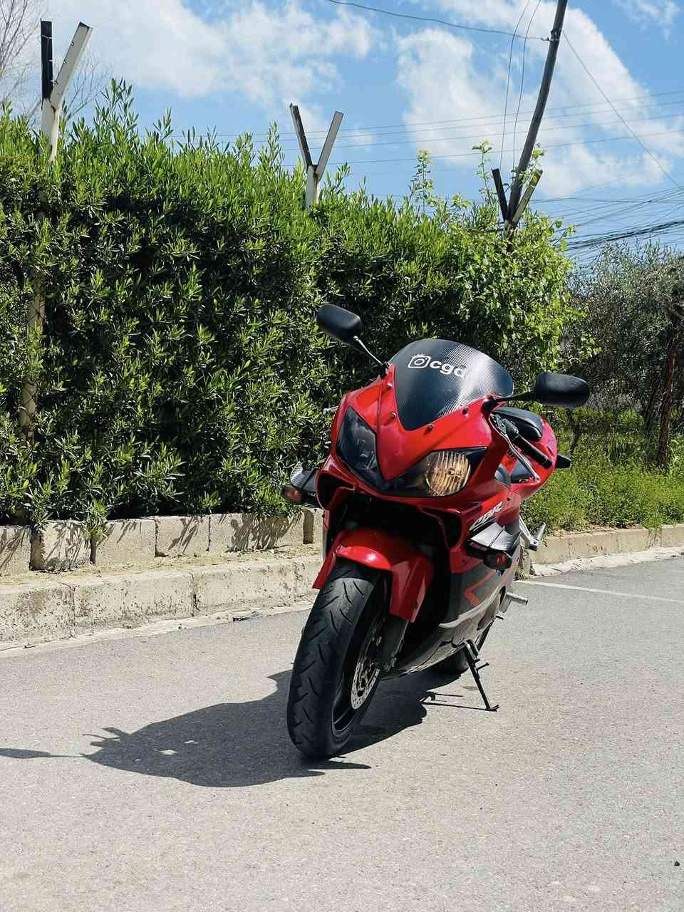 للبيع
دراجه هونداF4i 2004 
دراجه كفاله كير مكينه كهربائيات 
ممشا الدراجه 32الف 
دراجه جاهزا السعر خاص او الاتصال على الرقم 
*********** 
مكان الدراجه موصل
