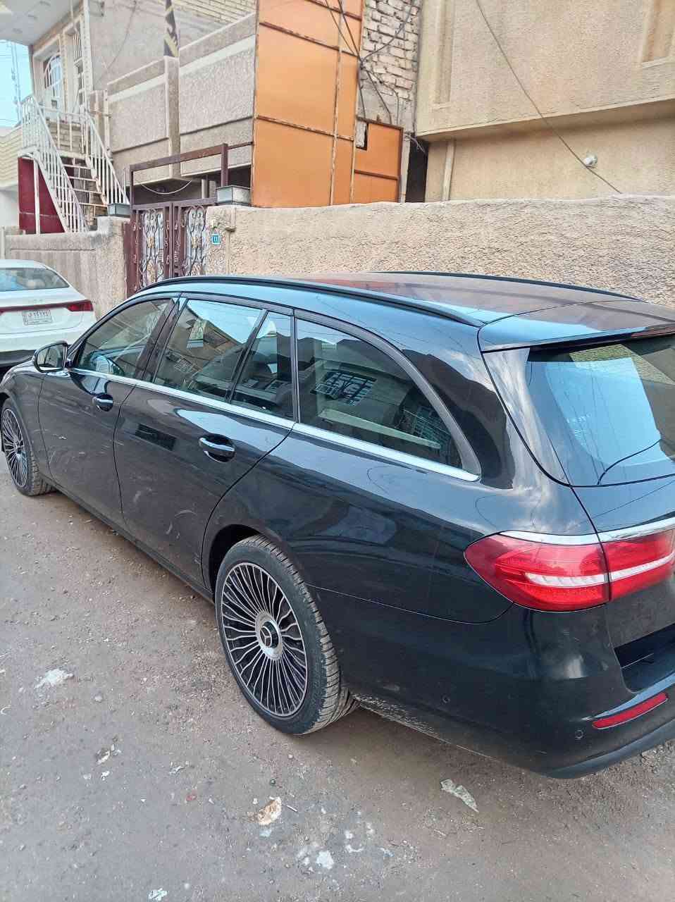 تنويه مكلف بلنشر عدك اي ستفسار اتصل برقم 
مرسيدس ستيشن ٢٠١٨ نظيفة جدا اربيلية مكفولة عدا شبر جاملغ امامي السعر دفترين ***********
