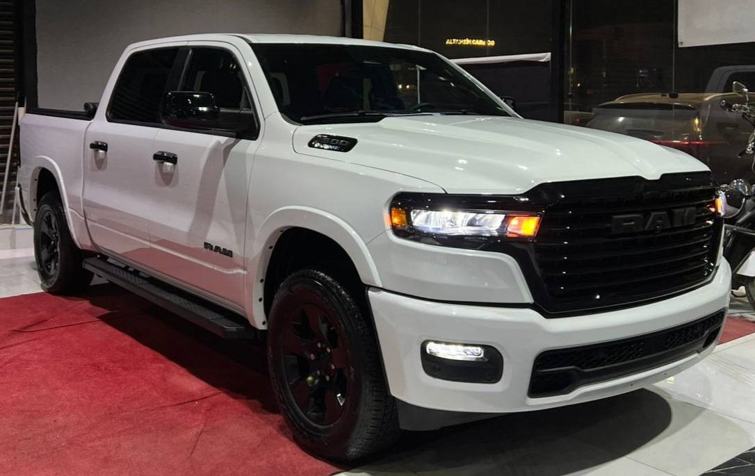 Dodge Ram 1500 
V6 - 3.6L - 4x2
 
-موديل : 2025 ٫ شكل جديد
_ محرك : 3.6 ٫ سلندر : 6  
_ماشيه: 3 ألف فقط
-بصمە و شغال
-شاشە  كبير
-کامیرا 
_تدفئة المقاعد 
-سوکان هیتر
-ئوتو ستوب
-باب طول بودي قصير 

3.000 miles
-2 قطعه صبغ بدون دواخل

-شركة : ريبوار سالار صالح 
-اربیل شارع ١٠٠م

  0750 4109494
  0775 9149562
