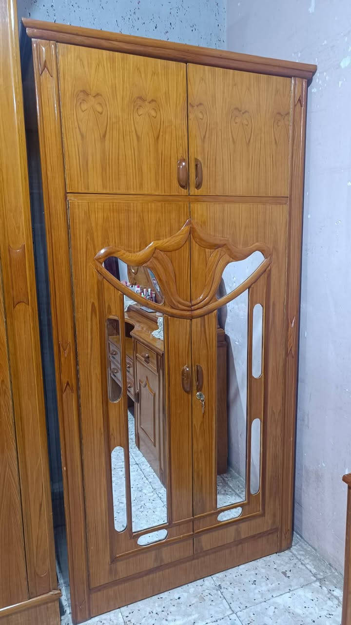 غرفه تسكام صاج داخل وخارج ام السته طابقين ظهر جرجوبه نقش بورمي الغرفه جديده نظافه 99/100 استعمال 6أشهر 5ملم مكاني محاويل للاتصال ع الرقم ***********
